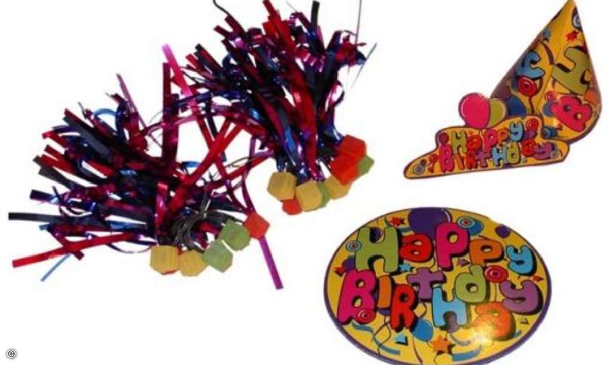 Statt Blumen und Torte mit Kerzen: das USB-Birthday Kit. Es enthält eine Lichterkette, die per USB betrieben wird, ein Mauspad, sowie einen Hut und eine Aufstellkarte. Da kommt Stimmung auf im Büro-
Gesehen bei: www.getdigital.de
