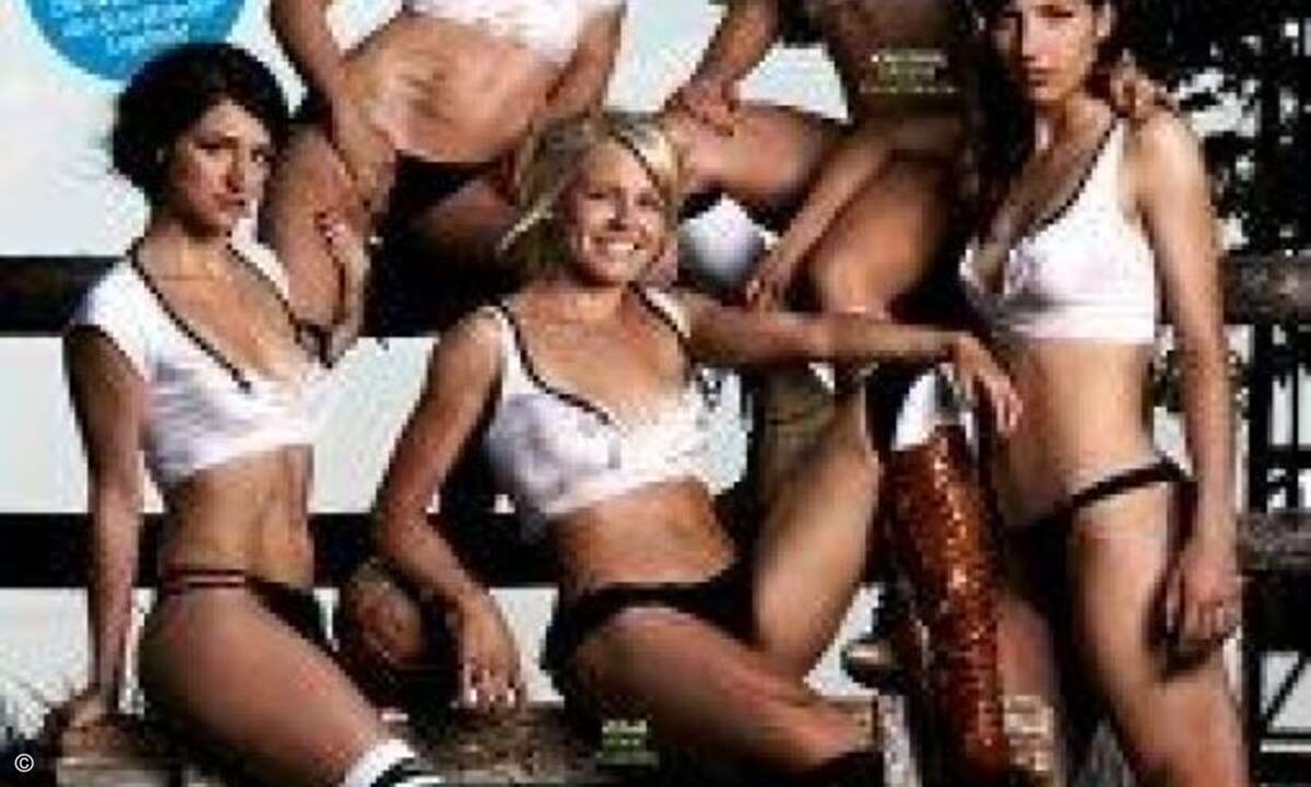 von links: Selina Wagner, Annika Doppler, Julia Simic, Kristina Gessat, Ivana Rudelic
Foto: Sacha Höchstetter für Playboy 07/2011