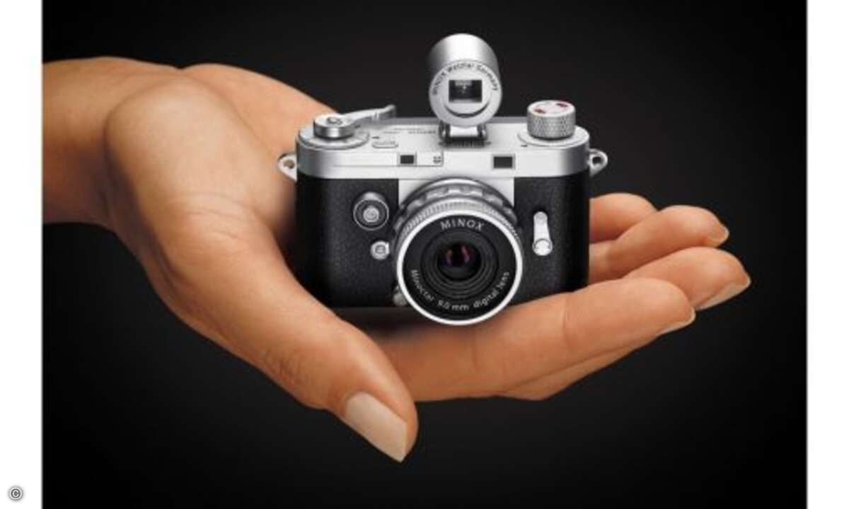 Minox DCC 5.1 - Lebender Zeitzeuge

Die Digitalkamera Minox DCC 5.1 ist komplett im originalgetreuen Klassik Look der 50er aus verchromtem Messing gehalten. Die 5,1 Megapixel Hardware Auflösung, ein 5,1 cm (2