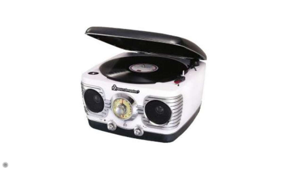 Soundmaster NR 486 - Nostalgie-Plattenspieler

Das Design des Plattenspielers Soundmaster NR 486 von Wörlein erinnert stark an eine Musicbox. Er besitzt ein integriertes Radio und ist mit 2 x 25 Watt Lautsprechern ausgerüstet. Neben dem NR 486 sind