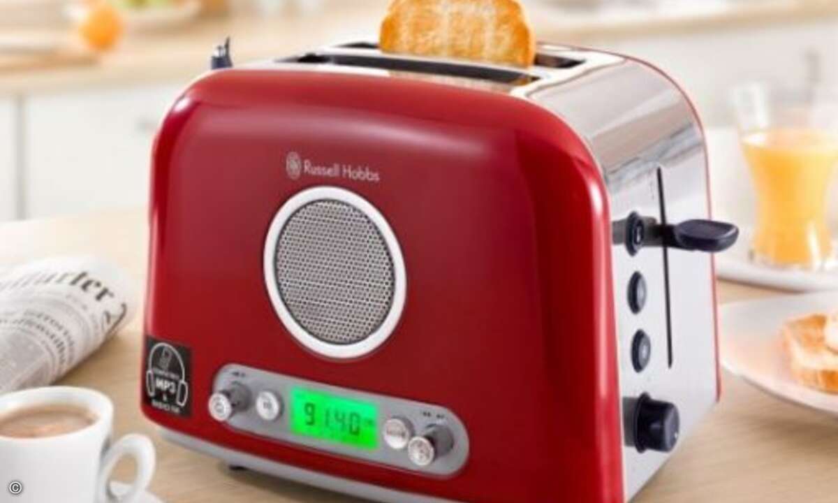 Dieser Old school Toaster dient gleichzeitig als modernes Kücjenradio mit MP3-Player