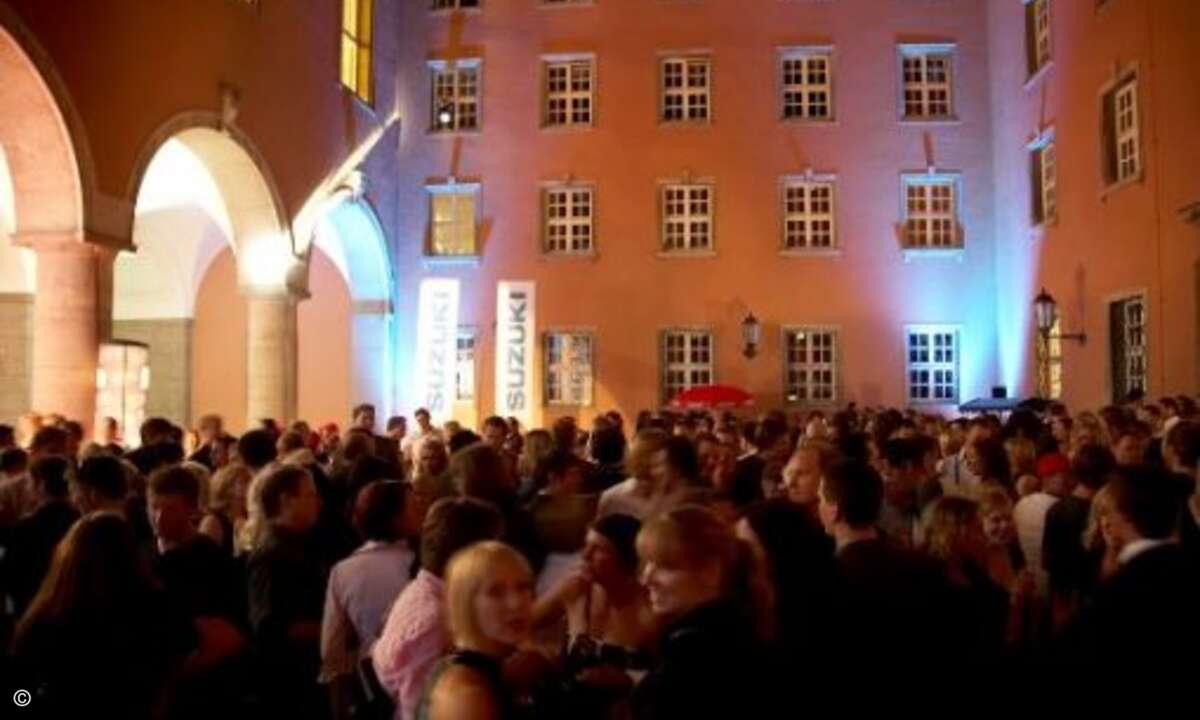 2008 entdeckten die »Shocking Short Award«-Organisatoren, dass die Oberfinanzdirektion München garantiert nicht gruselfrei ist und zudem als Partypflaster taugt.