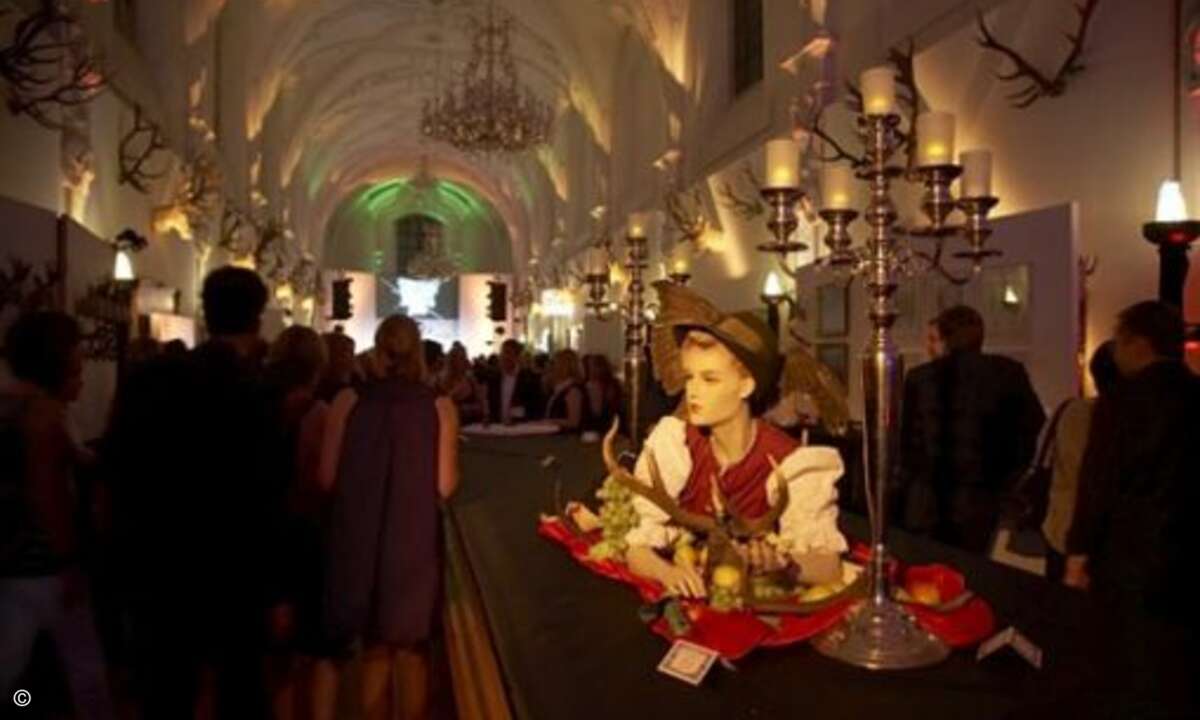 Aufwändige Dekoration verwandelte das Museum in einen stilechten Schauplatz für die spannende Pirsch nach dem besten Schocker-Kurzfilm.