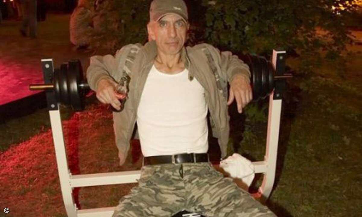Schauspieler Ralf Richter hat den passenden Gesichtsausdruck für den Abend gefunden,