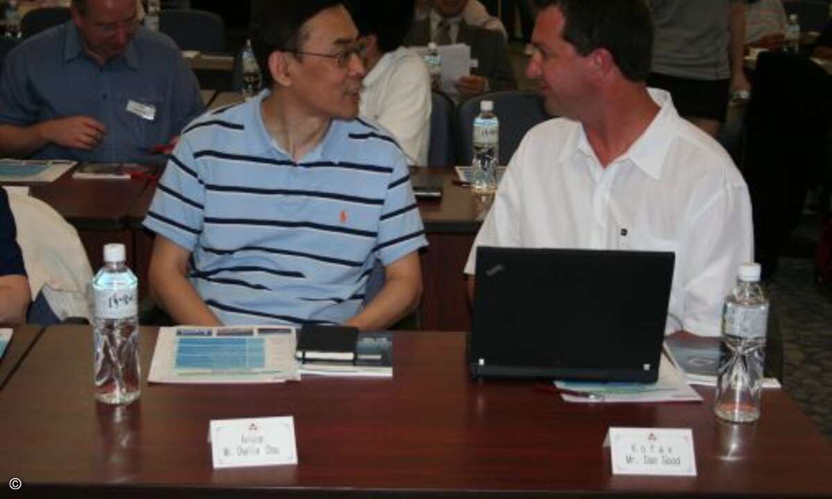Charlie Chou VP von Avision und Dan Good von Kofax