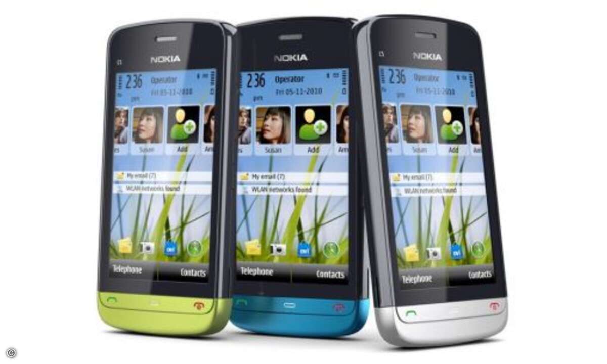 Ein vollausgestattetes Smartphone für unter 200 Euro? Ins Internet geht es wahlweise per WLAN (802.11b/g) oder übers Mobilfunknetz per HSPA. Auch ein A-GPS-Empfänger zur Ortung ist an Bord. Von der Kamera sollte man allerdings nicht zu viel erwarten.