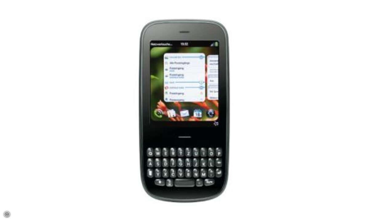 Äußerlich setzt das Pixi Plus auf Bescheidenheit. Es bietet eine winzige, aber erstaunlich gut beherrschbare Tastatur sowie einen kleinen Touchscreen, auf dem die Schriften teilweise recht mickrig ausfallen. Ein Smartphone im Handyformat also, desse