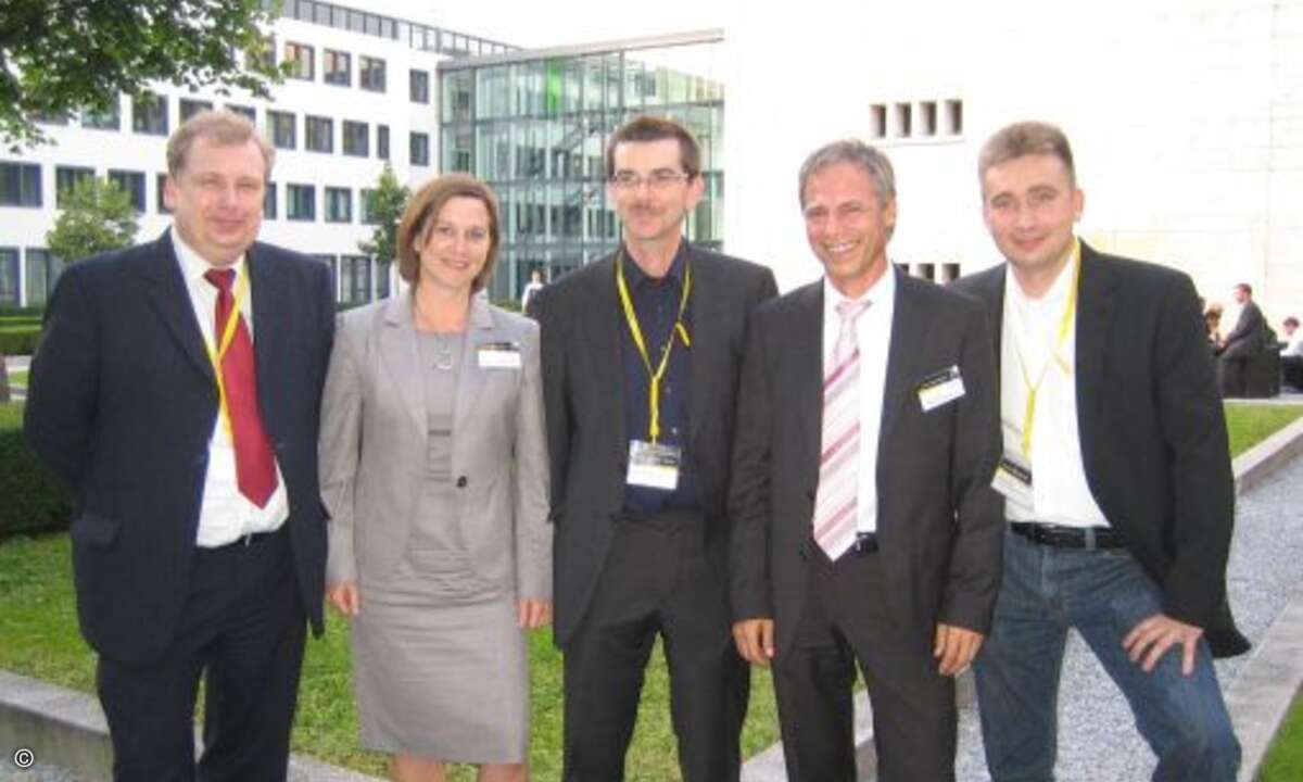Channelchefin Michelle Stonebank und Karten Scheibel (Symantec, 2.v.r.) mit Rene Rotsche, Holger Nammert und Sten Jacobsen (Wichmann Datentechnik