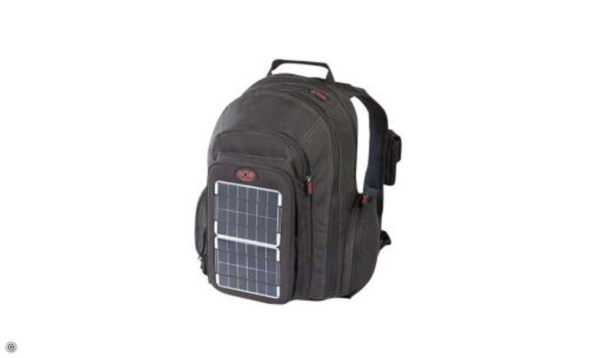 Der Solarrucksack Offgrid von Voltaic versorgt tragbare Geräte wie Handy, Digicam oder MP3-Player auch unterwegs mit Strom. An der Frontseite des Rucksacks ist dazu ein 4 Watt Solarpanel vorhanden. Eine Stunde direkte Sonneneinstrahlung soll laut Her