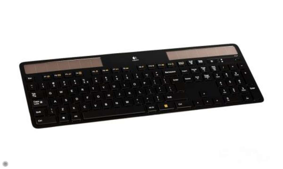 Das Wireless Solar Keyboard K750 von Logitech macht Schluss mit lästigem Batteriewechsel. Denn die Tastatur verfügt über zwei kleine Solarstreifen, die das Licht der Sonne und auch der Schreibtischlampe aufnehmen.
Preis: 79,99 Euro
Mehr Infos unter