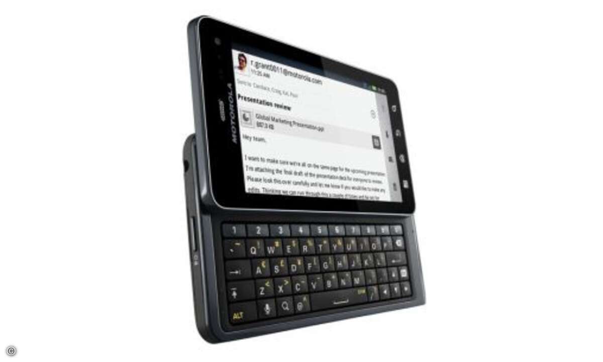 Für die dritte Version hat Motorola sein Milestone, in den USA Droid genannt, kräftig aufgemotzt. Etwa mit einem Dosppelkernprozessor und einer 8-Megapixel-Kamera. Der interene Speicher beträgt 16 GB und lässt sich erweitern. Bot der Vorgänger nur ei
