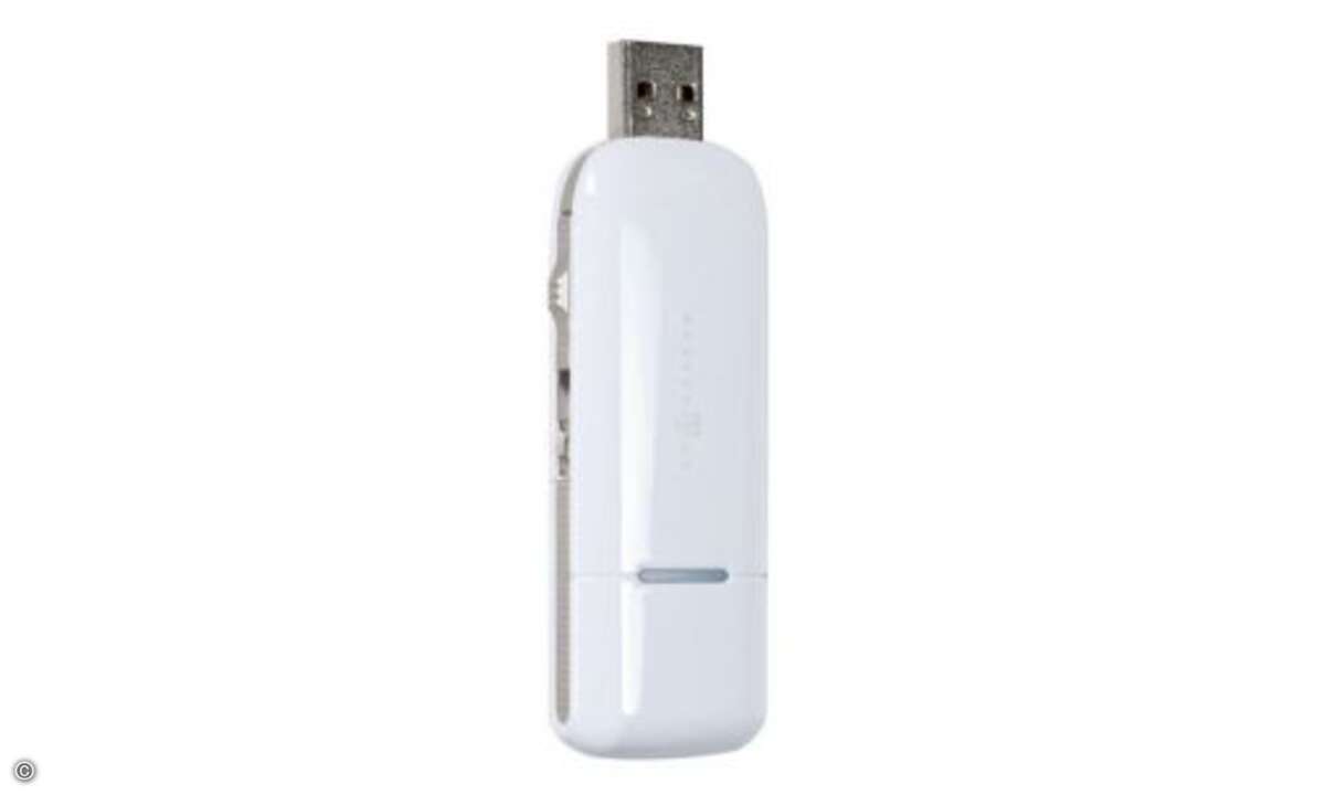Einmal über den seitlichen Slider nach vorn geschoben, sitzt die USB-Buchse des T-Mobile-Web‘n‘walk-Sticks bombenfest. Da steht einer stabilen Kontaktaufnahme auch zu weniger vertrauenswürdigen Buchsen nichts mehr im Wege. Nur mit einem Windows-7-Net