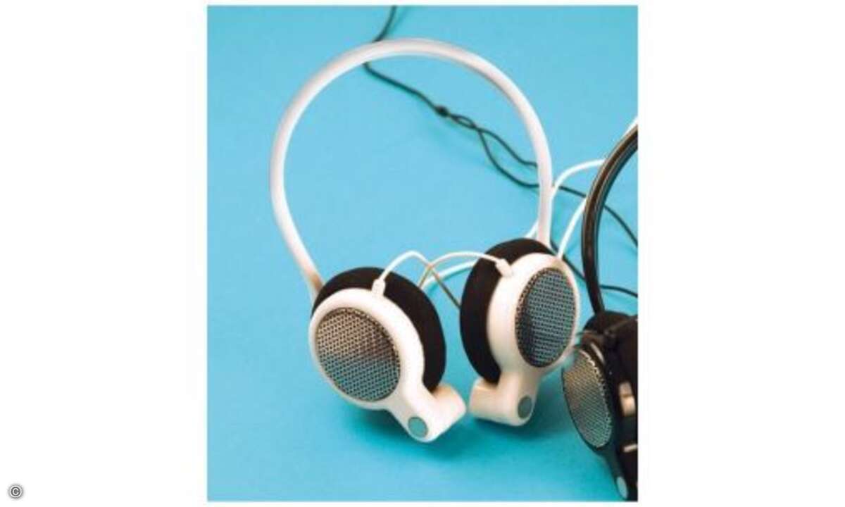 Grado iGrado

Der erste „kleine“ Grado schlug ein wie eine Bombe. Faszinierend detailreich, luftig, lebendig. Einzig der Bass zeigt sich ein wenig mager.

AUDIO 10/2006
80 Punkte
80 Euro