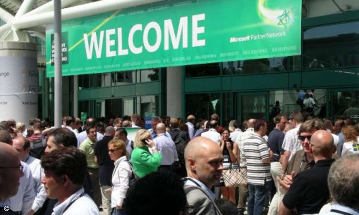 Vor dem LACC drängten sich zum Einlass viele Besucher.