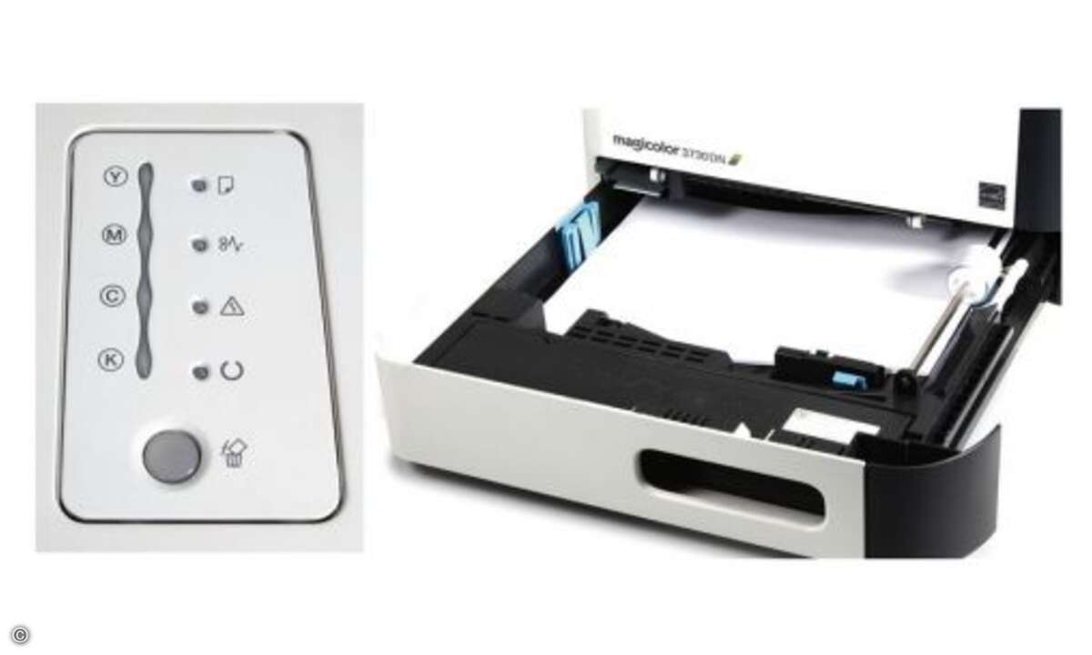 Die Bedienung am Canon ist sehr spärlich mit LEDs und einem Knopf ausgestattet (links).
Der magicolor von Konica Minolta verarbeitet den Druckauftrag quer zur Vorderseite (rechts).