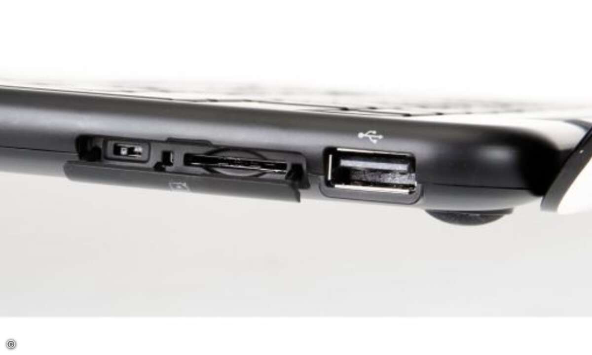 Mit einem kleinen Schiebeschalter kann man das Chromebook in einen Entwicklermodus versetzen, der auch die Installation eines eigenen Betriebssystems zulässt.