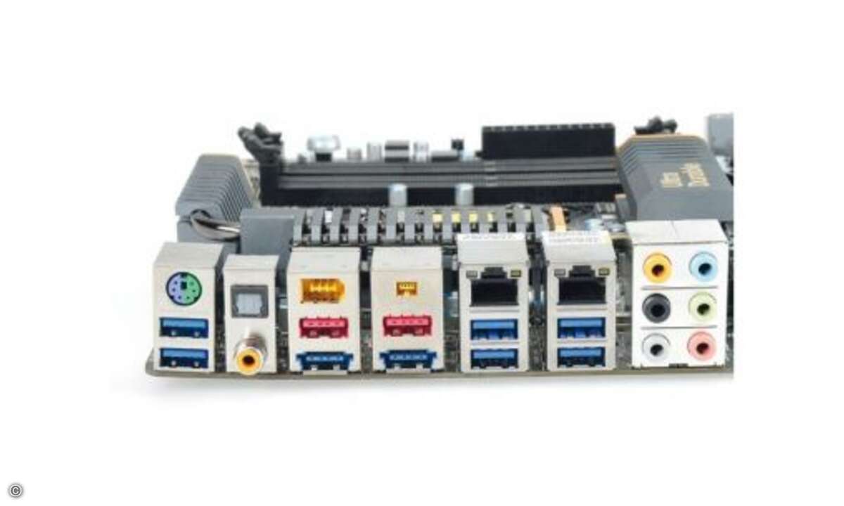 Keine DVI- oder HDMI-Buchse: Trotz Z68-Chipsatz liegt die Intel-Grafik beim Gigabyte-Board brach. Dafür gibt es gleich sechs USB-3.0-Buchsen.
© PC Magazin