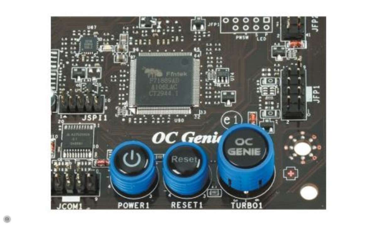 Der OC-Genie-Button beim MSI P67A-GD65 hält den Multiplikator der CPU auch dann hoch, wenn die CPU nichts zu tun hat. Das erhöht die Leistungsaufnahme deutlich.
© PC Magazin