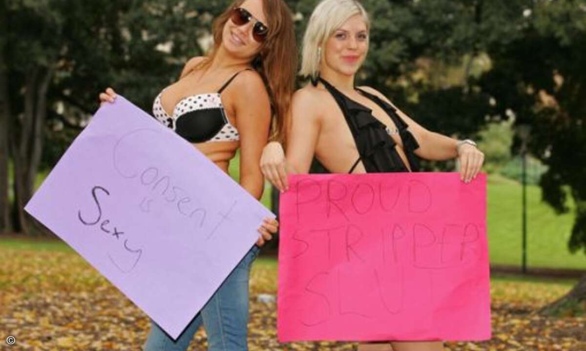 Auch Stripperinnen, die ihren Körper gerne zeigen, wollen nicht unbeding auch gerne betatscht werden, stellen diese zwei Australierinnen klar