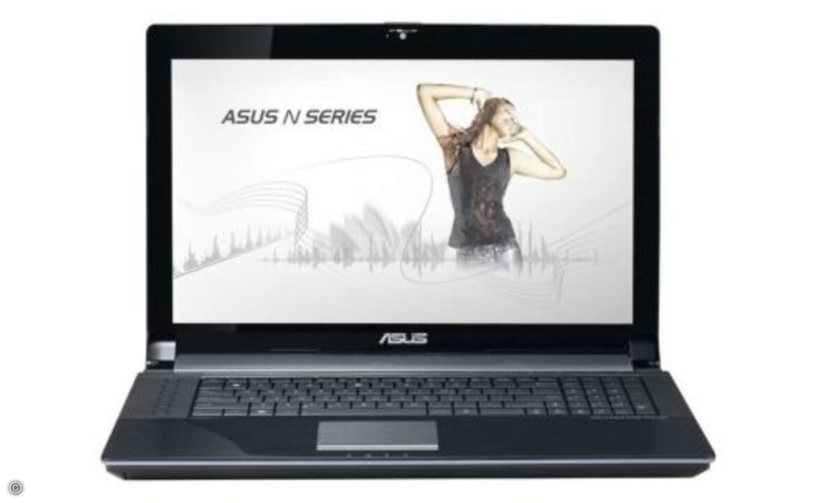 Das Asus X7BSV-V1G-TZ344V ist ein 17-Zoll-Notebook mit Intel  core i7 2630QM Prozessor. Für die Grafik ist eine NVIDIA GT 540M zuständig, die Full HD-Qualität liefert. Betriebssystem ist Windows7Home Premium 64-Bit. Asus betont  besonders die SonicMa