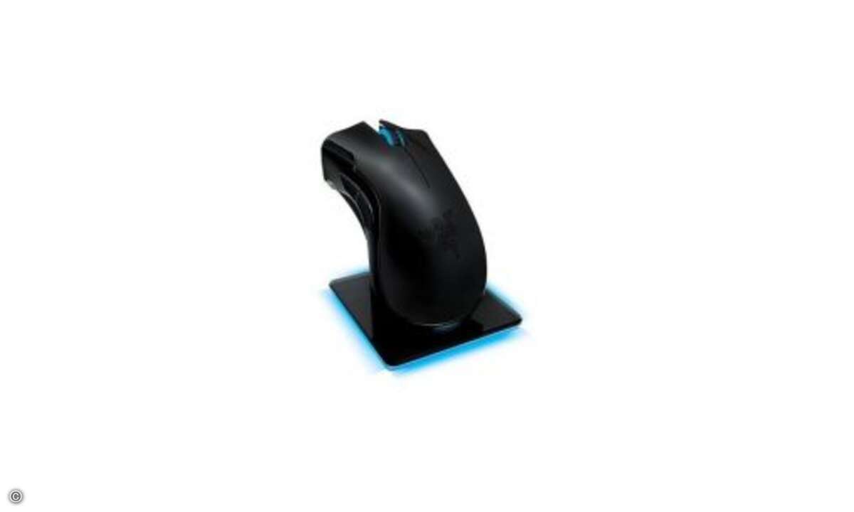 Die schnurlose Razer Mamba Laser Maus ist speziell für Computerspiele entwickelt. Durch den in der Maus verbauten Synapse Onboard Memory können Profile und Makros - auch für die nächste LAN-Party - gespeichert werden. Der Dual-Modus erlaubt sofortige