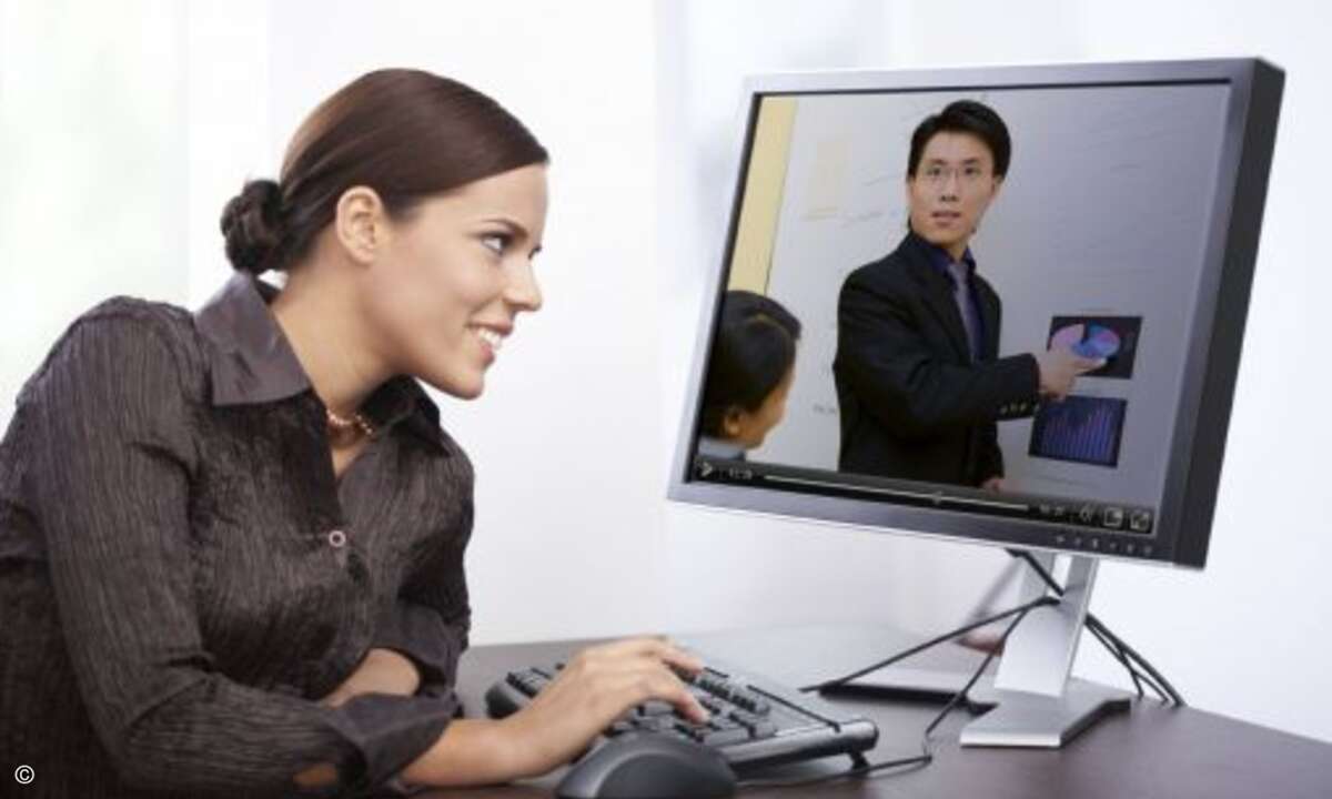 Multimedia für sich nutzen Bei einem Vorstellungsgespräch über Video konzentrieren sich viele Bewerber darauf, sich mit den Interviewpartnern über Bild und Ton zu unterhalten. Doch damit haben sie nicht das Potenzial ausgeschöpft, das ihnen die Video