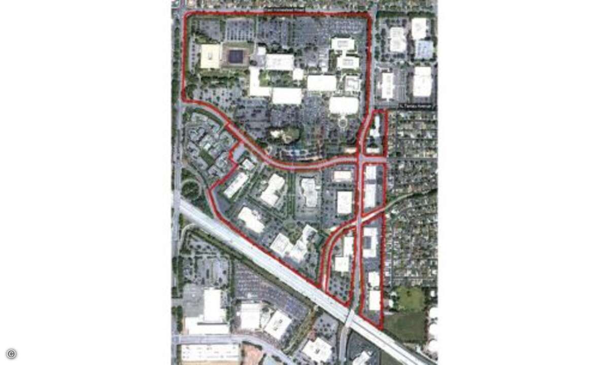 Die aktuelle Bebauung des Geländes umfasst auch eine öffentliche Straße, die den Plänen nach geschlossen werden muss.
© Apple/Cupertino.org/Foster + Partners