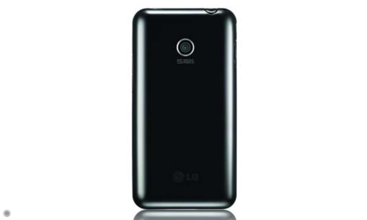 LG Optimus Chic
Die Ausstattung des LG Optimus Chic präsentiert sich bis auf n-WLAN ebenfalls als komplett. Für Schnappschüsse sorgt eine 5-Megapixel-Kamera. Die von LG sanft modifizierte Benutzeroberfläche bietet einen deutlichen Mehrwert im Verg