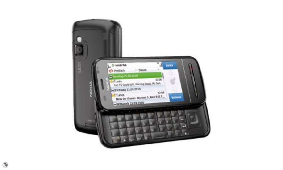 Nokia C6-00
In Sachen Ausstattung bringt das Nokia C6-00 aber alles notwendige wie HSDPA, GPS inklusive kostenloser weltweiter Navigation und eine 5-Megapixel-Kamera samt Fotolicht mit. Lediglich Topfeatures wie HSUPA oder n-WLAN fehlen. Die Ausda