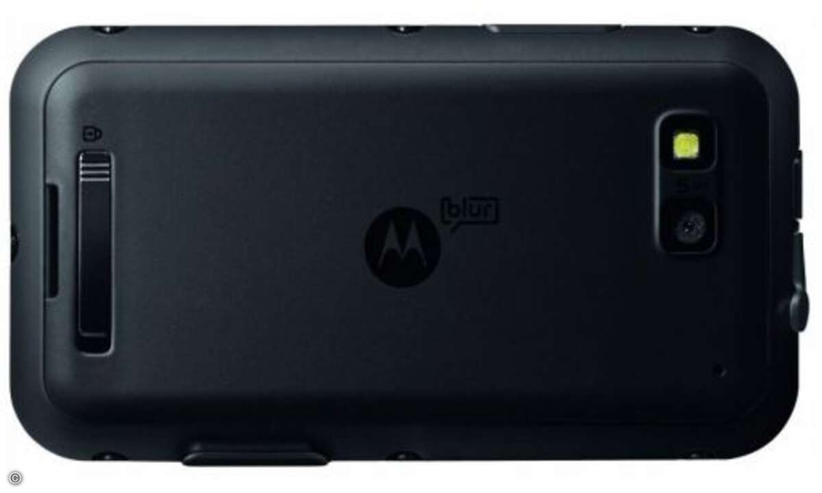 Motorola Defy
Für eine besonders einfache Texteingabe auf dem 3,7-Zoll-Display sorgt etwa Swype. Damit genügt es, mit dem Finger über die Buchstaben zu wischen, um einen Text einzugeben. Die angepasste Benutzeroberfläche von Motorola bietet darübe