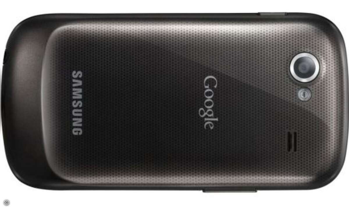 Samsung Nexus S
Zu der vorbildlichen Ausstattung mit 4 Zoll großem Touchscreen, HSPA, A-GPS, n-WLAN und über 14 GB internem Speicher – ein Wechselspeicherslot fehlt allerdings – gesellen sich zudem ausgesprochen starke Ausdauerwerte. So beträgt di