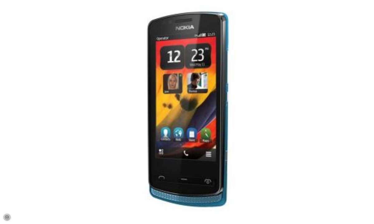 ... es hat ein 3,2 Zoll-Display ...