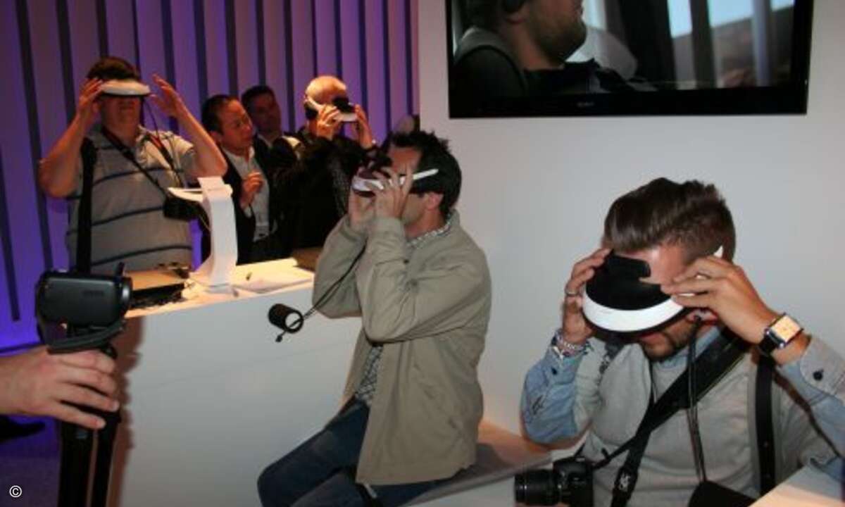 Futuristisch anmutend aber noch etwas ungewohnt - die neuen 3D-Brille von Sony