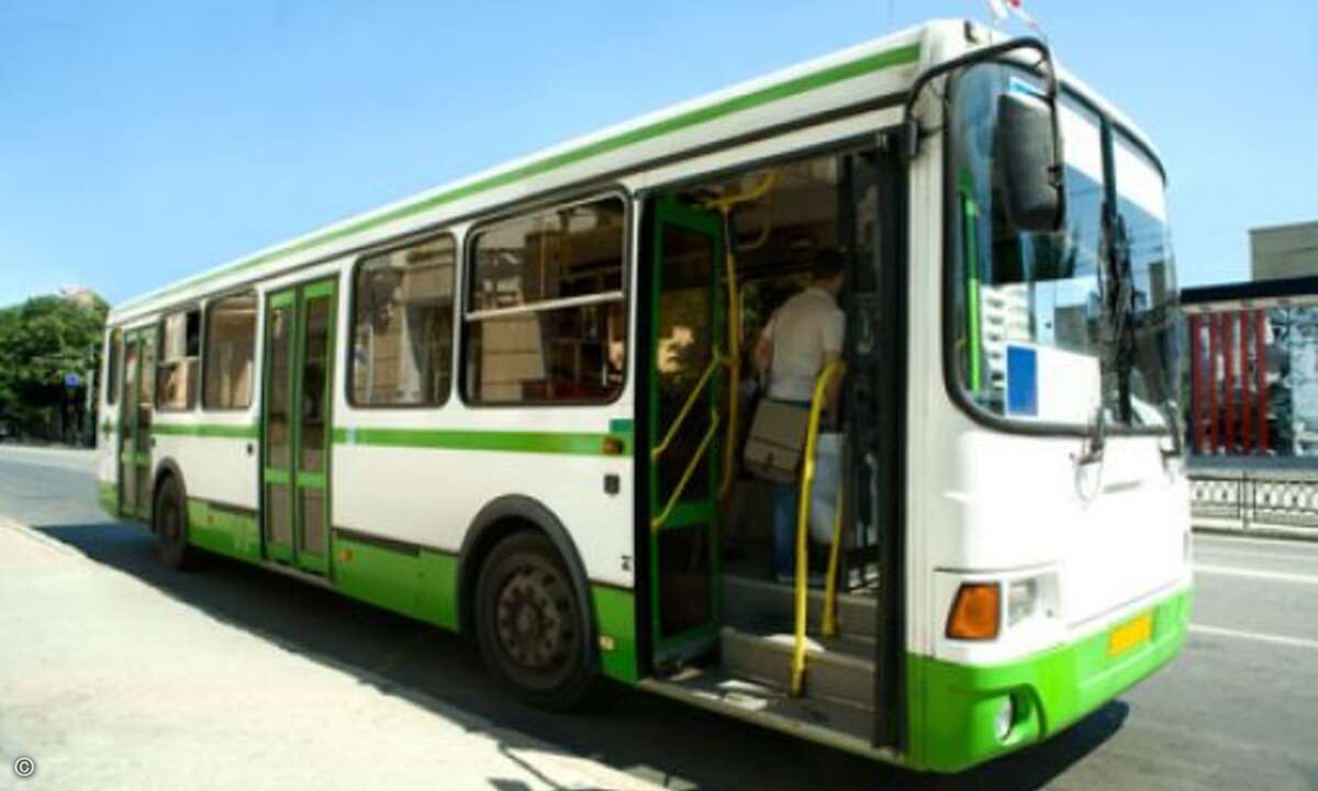 Reisepreisminderung: Kein gefederter Reisebus, obwohl versprochen (Foto: Vitaly Krivosheev - Fotolia.com)
