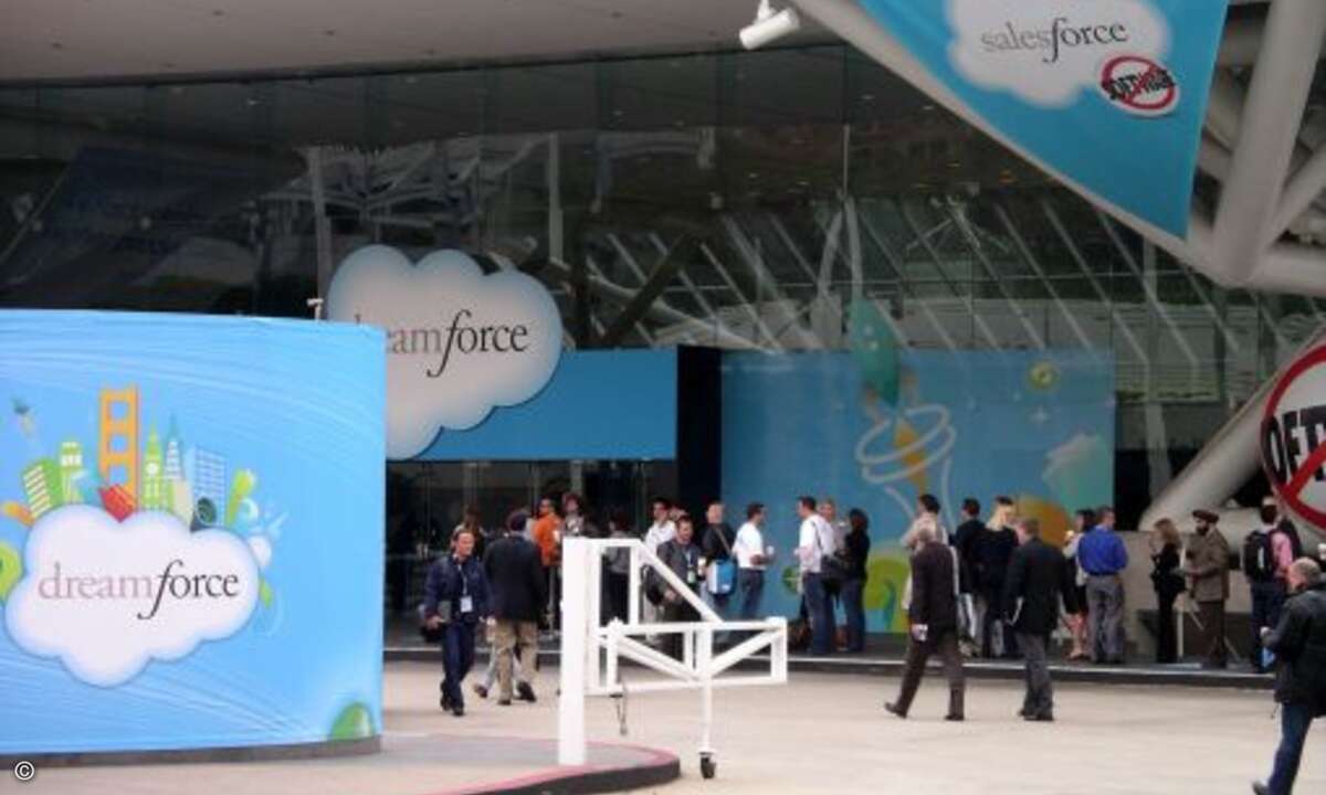 Wegen des Besucherandrangs war die Howard Street zwischen den Hallen Moscone North und South gesperrt.