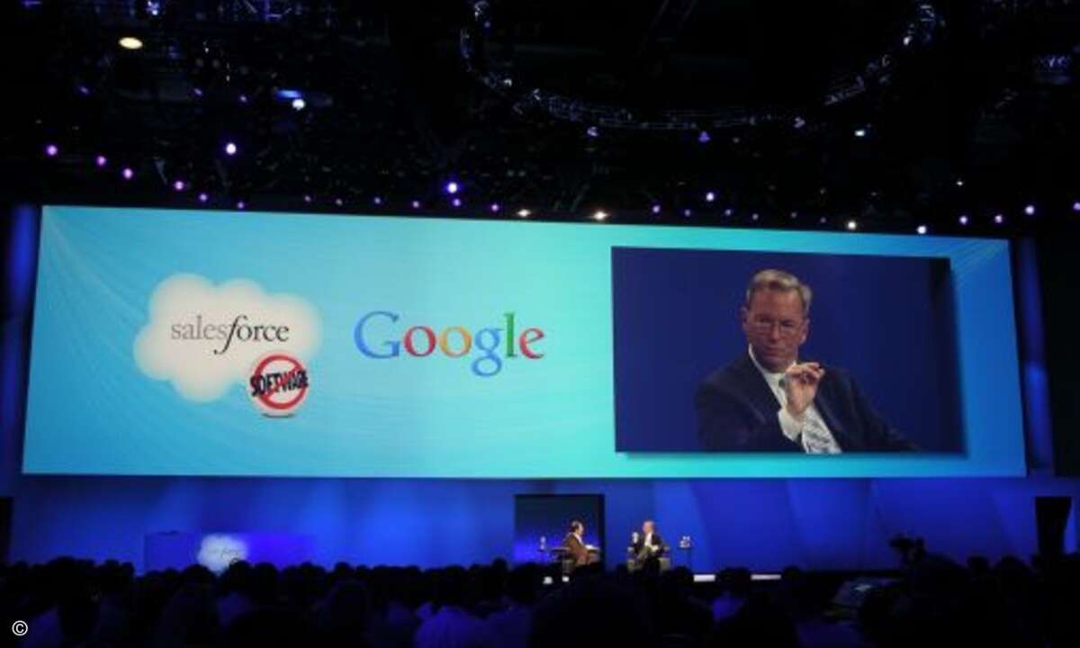 Neben zahlreichen Kunden und Prominenten aus der IT-Branche kam Eric Schmidt von Google ebenfalls auf die Bühne.