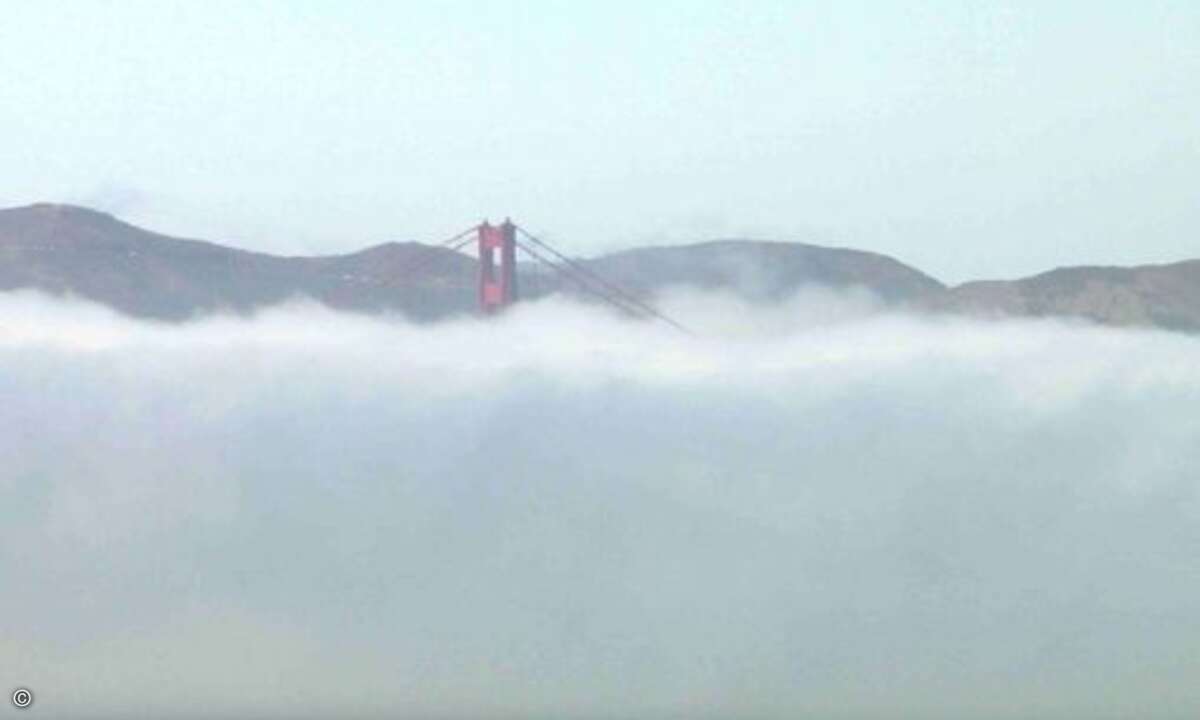 Die Golden Gate Bridge, das Wahrzeichen von San Francisco, hüllte sich derweil in die bekannten Wolken.