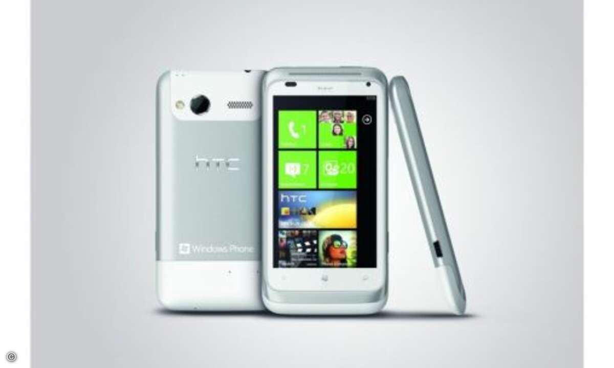 HTC Radar
HTC bringt zwei neue Smartphones mit der neuen Windows Phone 7 Betriebssystem-Version auf den Markt. Das hier gezeigte HTC Radar hat einen 3,7 Zoll großen Touchscreen mit 480 x 800 Pixel Auflösung, 1-Gigahertz-Prozessor, 8 Gigabyte inter