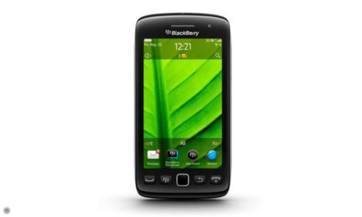 RIM Blackberry Torch 9860
Mit dem Blackberry Torch 9860 bedient RIM erstmals die Anhänger reiner Touchscreen-Phones. Kein mechanischer Druckpunkt verwirrt beim Blackberry Torch 9860 die an anderen Geräten gelernten Bedienmuster. Die Auflösung des