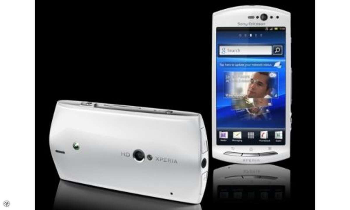 Sony Ericsson Xperia Neo V
Das Sony Ericsson Xperia Neo V (lesen Sie den Testbericht des Vorgängers Xperia Neo ) ist fit für Videotelefonie und HD-Videoaufnahmen mit 720p. Mit an Bord ist die komplette neue Software. Es bietet Videotelefonie über