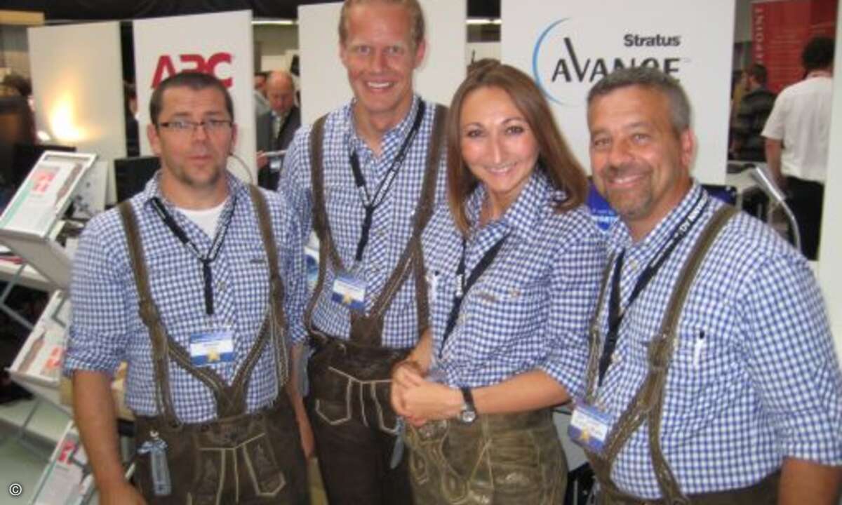 Das Stratus-Team in Lederhosen: Georg Dier, Timo Brueggemann, Zehra Balkic und Jan Lassier