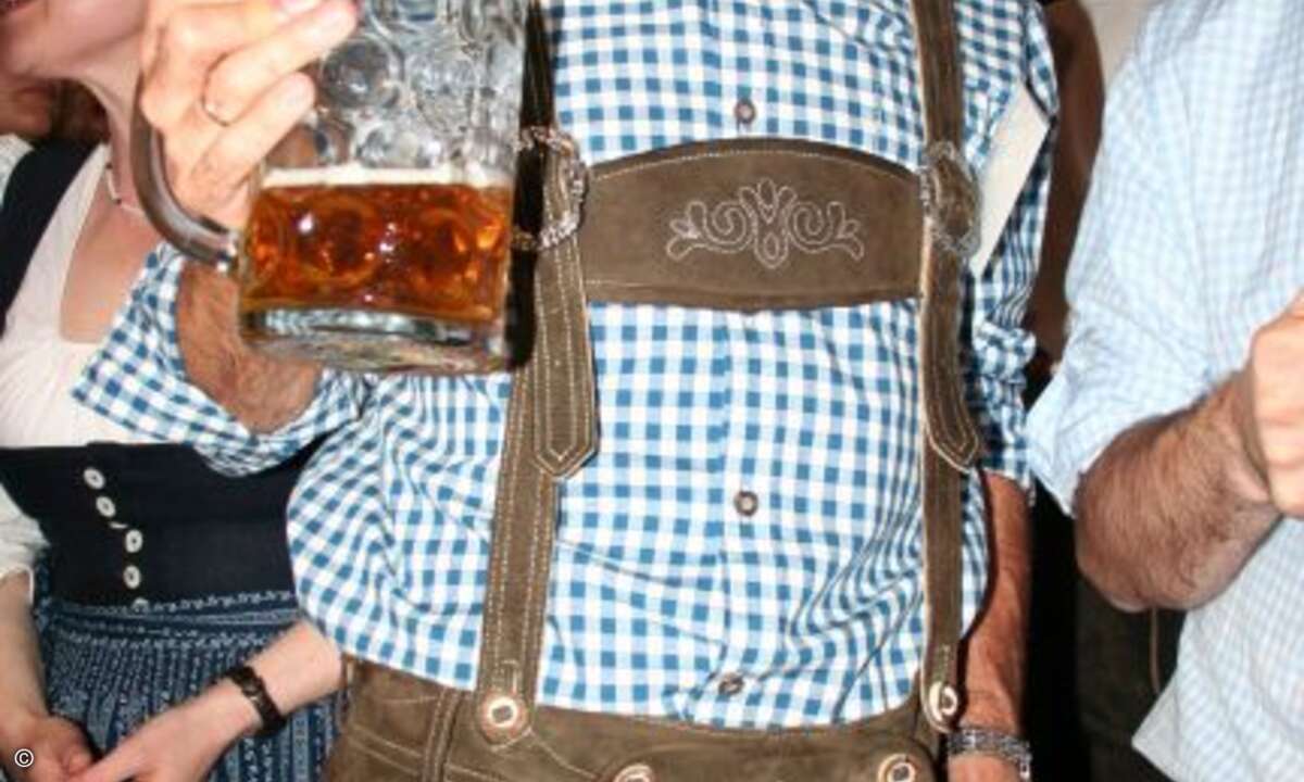 Ironman Norbert Neumann von Lexmark heute mal in Lederhosn anstatt in Rennrad-Kluft