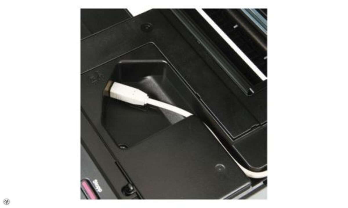 Brother MFC-J265W

Brother MFC-J265W: Mit Stromanschluss zur Seite, einem in das Gerät verlegten USB-Anschluss und ohne eine Duplexeinheit kommt der Brother auf die sehr geringe Stellfläche von zirka 45x41 cm (TxB) und ist damit besonders für klein