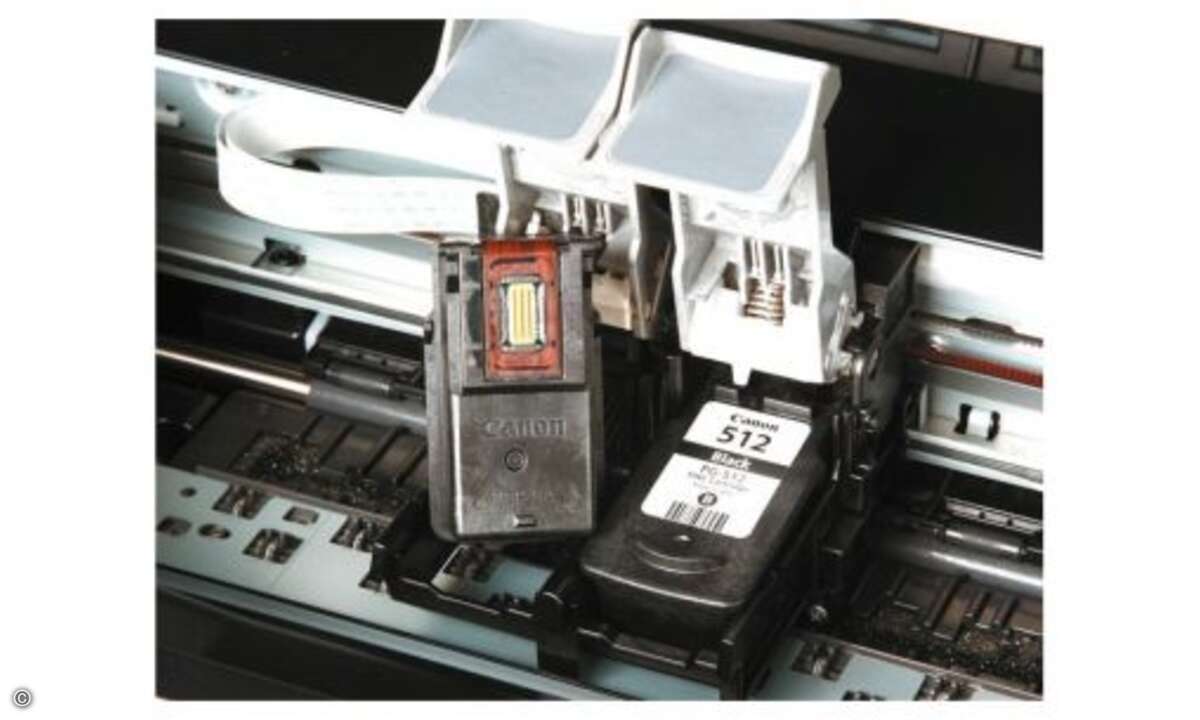 Canon Pixma MX410
Pixma MX410: Dieser Canon arbeitet mit Kombipatronen mit Einweg-Druckkopf. Druckkopf und überschüssige Tinte wandern nach Gebrauch in den Papierkorb.
© PC Magazin