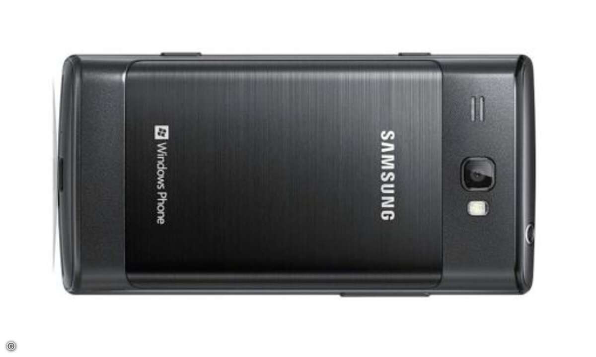 Samsung Omnia W
Das Super-AMOLED-Display des Omnia W ist von 4 auf 3,7 Zoll geschrumpft, die Auflösung bleibt mit 800x480 Pixel gleich. Ein interner Speicher mit einer Kapazität von 8 Gigabyte (nicht erweiterbar), 512 Megabyte Arbeitsspeicher, Wla