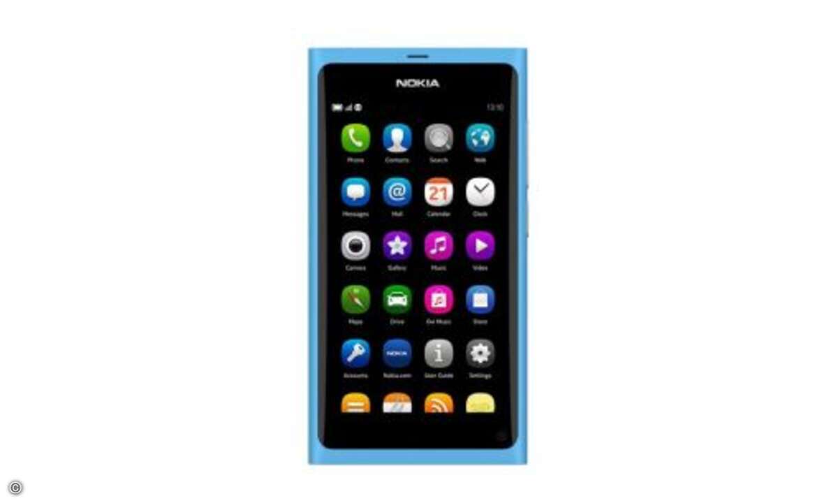 Nokia N9
Als Betriebssystem kommt die Linux-Variante MeeGo (Version 1.2 Harmattan) zum Einsatz. Dieses bislang noch nicht in Smartphones eingesetzte System ist der große Schwachpunkt des attraktiven Telefons. Nach Nokias Strategieschwenk hin zum M