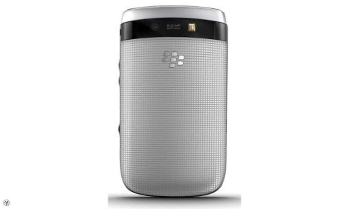Blackberry Torch 9810
Die technische Austattung ist mit Bold 9900 und Torch 9850 fast identisch, im 14,6 Millimeter dicken Gehäuse stecken HSPA, Wlan, Gigahertz-CPU, GPS und acht Gigabyte Speicher, der mit microSD-Karten erweitert werden kann.