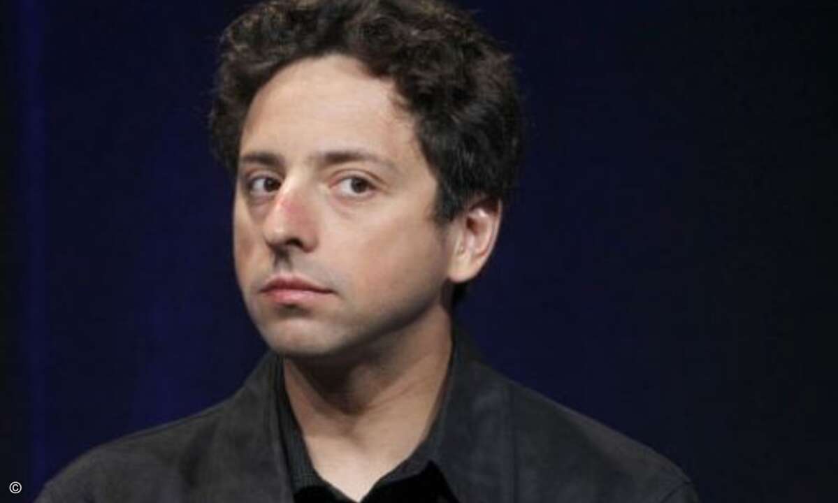Und auch der zweite Google-Gründer, Sergey Bryn zeigte sich sofort nach der Todesnachricht schwer schockiert:
»Seit den frühesten Tagen von Goolge mussten Larry und ich immer nur nach Cupertino schauen, wenn wir Hilfe brauchten. Steve, jeder der ei