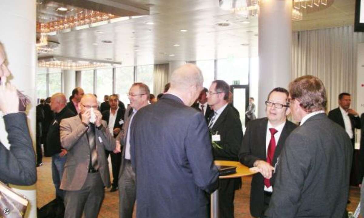 In den Pausen unterhielten sich die Teilnehmer von Micrsofts deutscher Partnerkonferenz angeregt.