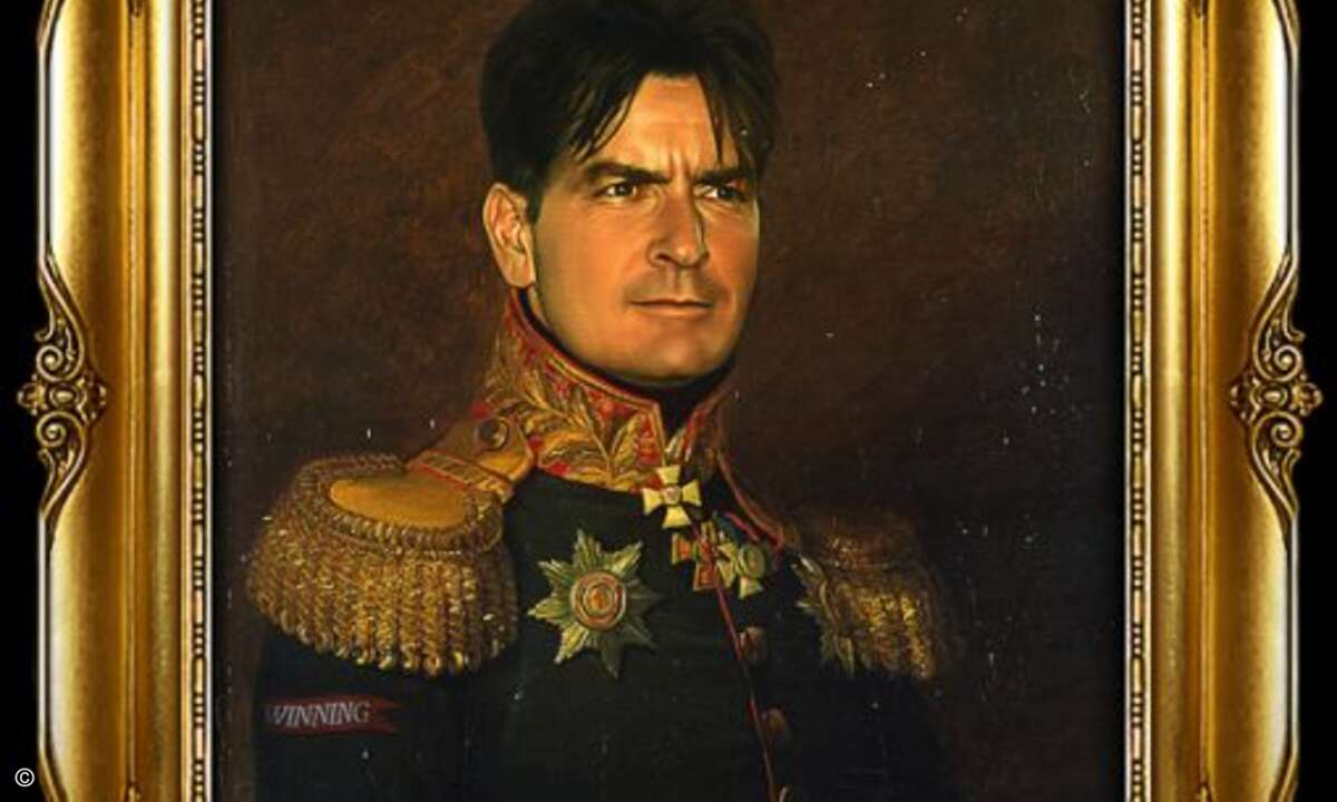 Charlie Sheen wirkt in der uniform doch ein wenig deplaziert - vielleicht liegt das aber auch nur am fehlenden Kaltgetränk.